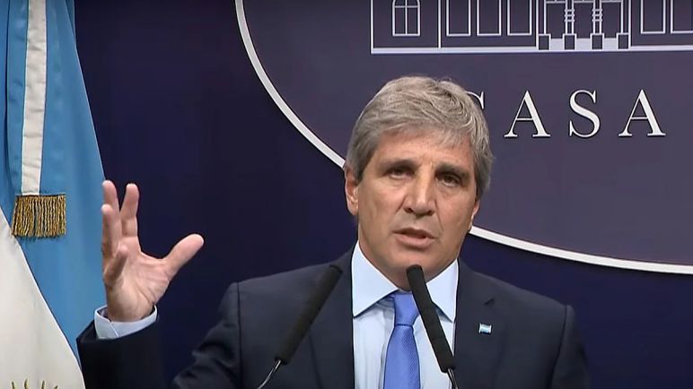 Caputo arremete contra el Congreso: Atribuye la caída de bonos a la aprobación de la suba jubilatoria en Diputados